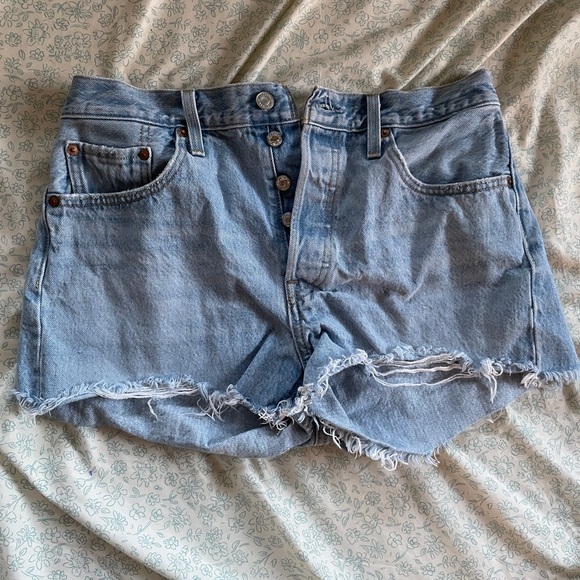 levi’s 501 denim shorts! - Picture 2 of 3